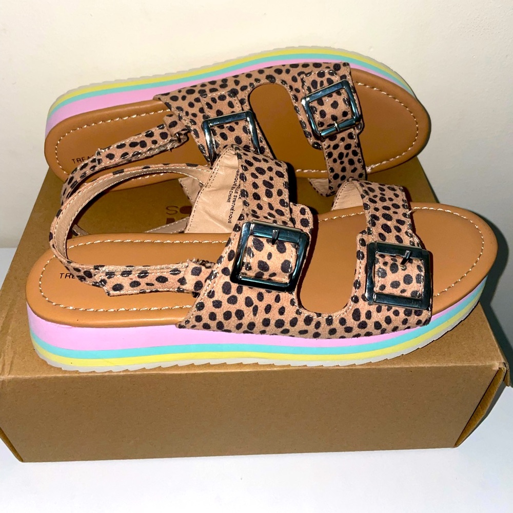 Girl sandals Size: 4-5 youth